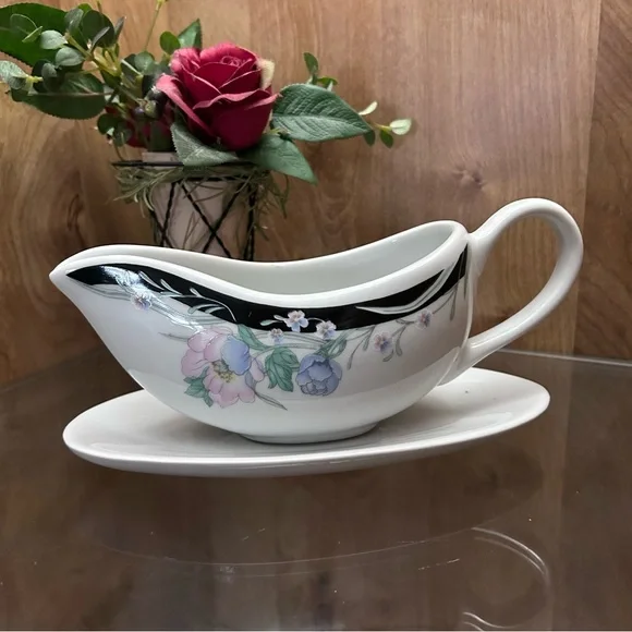 Vintage McCrory Gravy Boat & Underplate - Picture 1 of 11